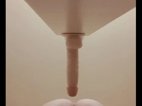Dildo makes me cum