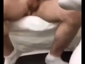 Una buena verga en mi culo hace que me corra
