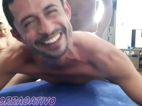 O puto dando com alegria! video completo no meu xvideos red