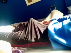 Bulto al palo en el adidas de river despertando